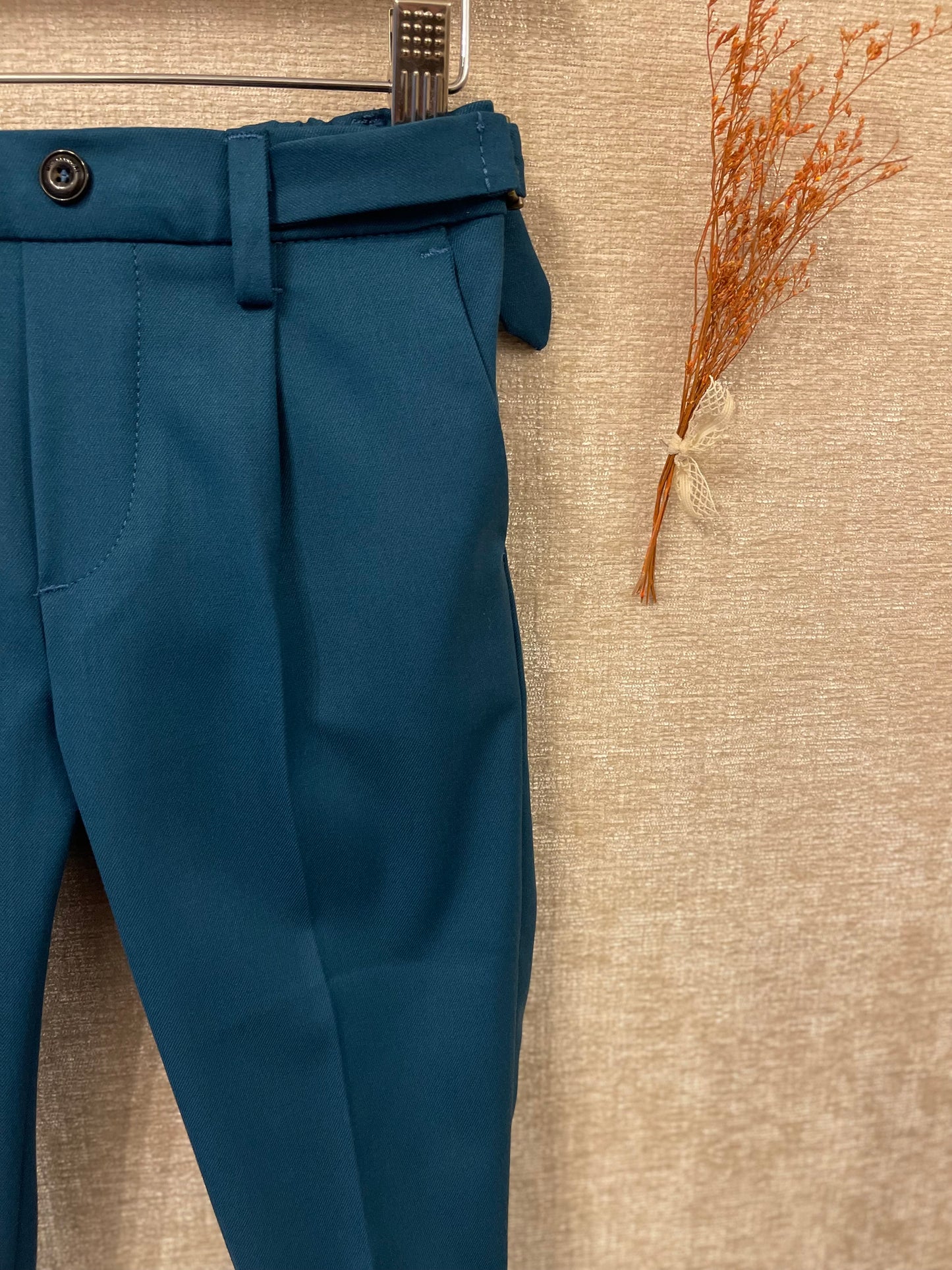 Pantalone con dettaglio sartoriale