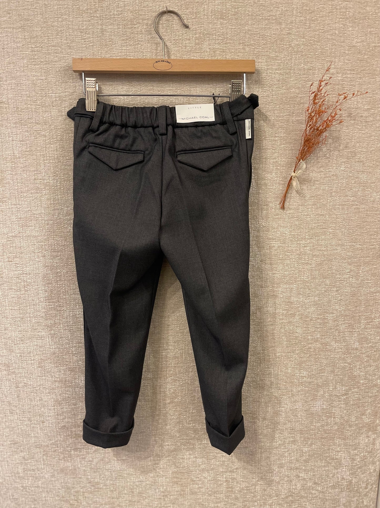 Pantalone con dettaglio sartoriale