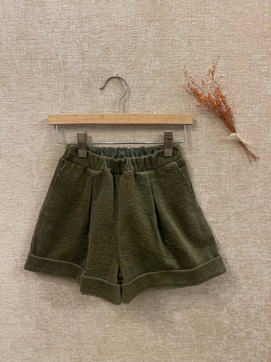 Pantaloncini verdi in velluto