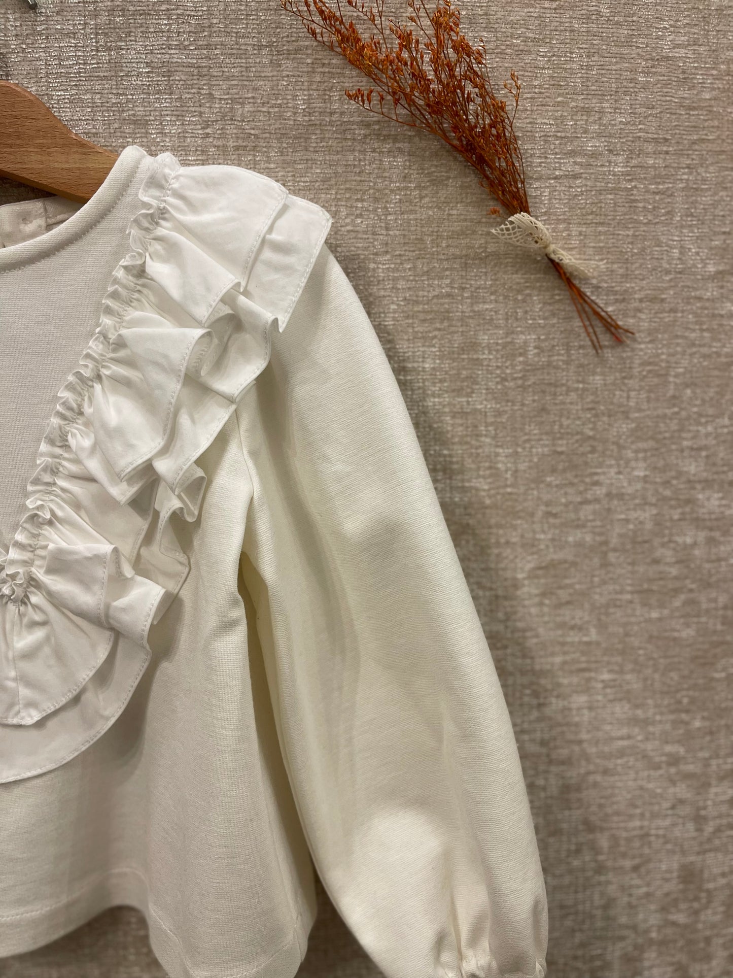 Maglione con doppio volant